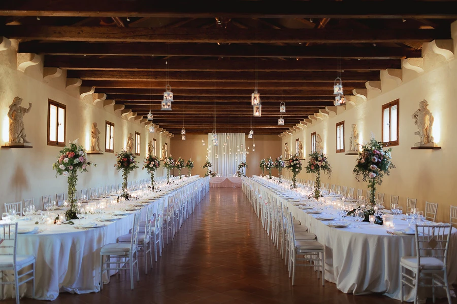 Allestimento matrimonio Villa di Montruglio, tavoli imperiali