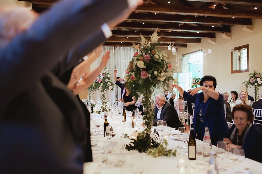 Invitati al matrimonio Villa di Montruglio, ricevimento in sala