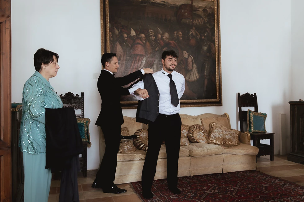 vestizione dello sposo a villa Cavalli