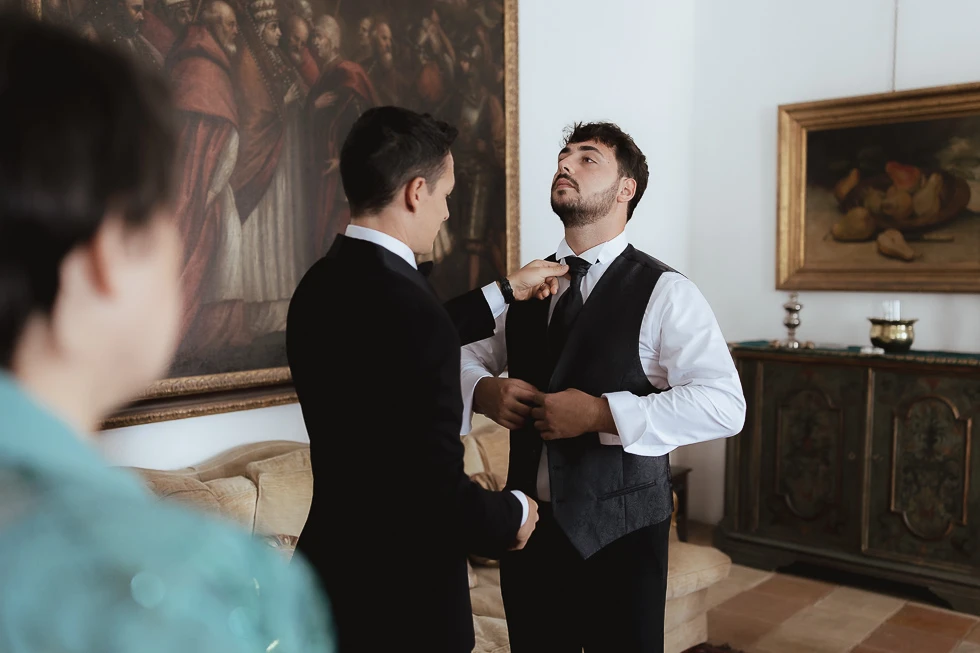 vestizione dello sposo a villa Cavalli