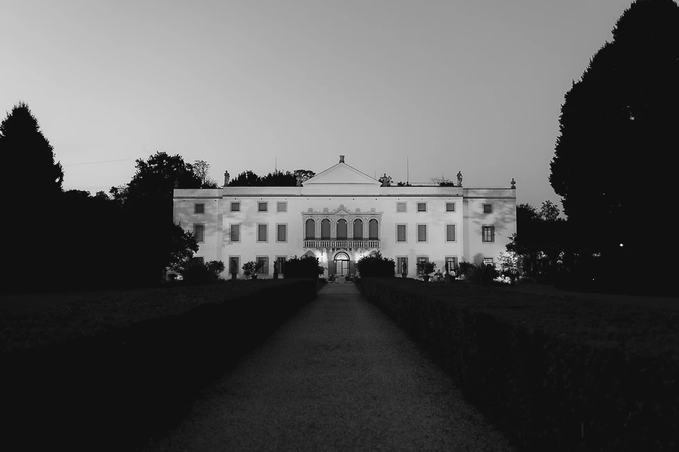 villa Cavalli di notte