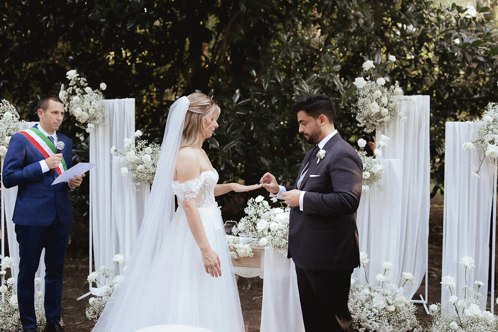 Scambio degli anelli nel parco di Villa Selvatico