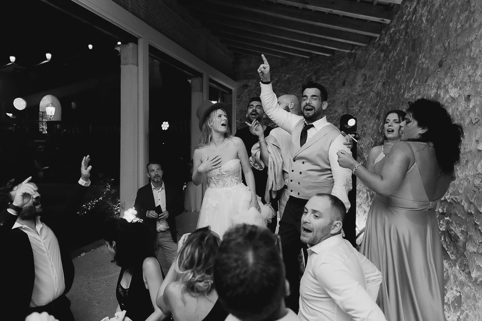 Energia e divertimento durante la sorpresa musicale a Villa Selvatico