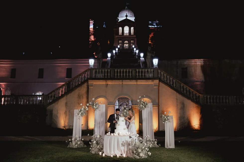 scenografico taglio della torta a villa Selvatico Terme