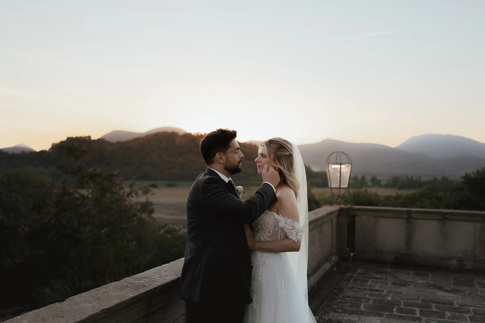 Ritratto degli sposi in bianco e nero a Villa Selvatico
